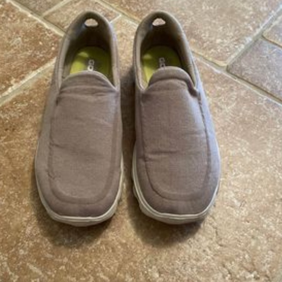 skechers’s beige  sz 8 slip on go  walk 2 lightweight shoes - Picture 1 of 8